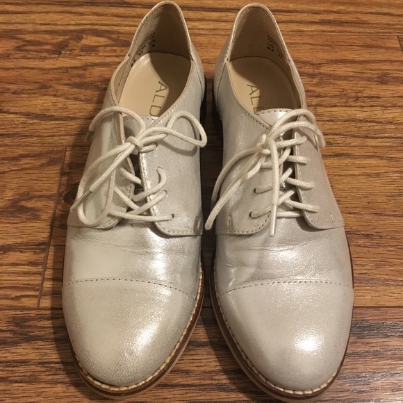 🔥 Glistening Pearl Aldo Shoes 🔥 - Picture 3 of 4